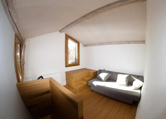 Apartament Biennale House *